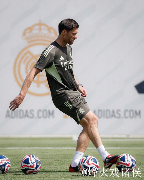 阿韦洛亚:俱乐部和我沟通接替阿隆索?没有,阿隆索很出色 阿韦洛亚:俱乐部和我沟通接替阿隆索?没有,阿隆索很出色