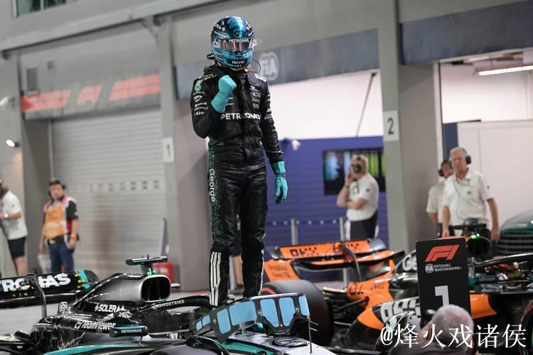 F1新加坡大奖赛:拉塞尔夺得杆位,维斯塔潘位居第二 F1新加坡大奖赛:拉塞尔夺得杆位,维斯塔潘位居第二
